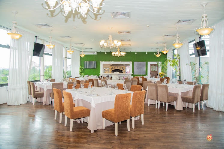 Зал «Панорама-сад» в «Panorama Steak House» фотография №10