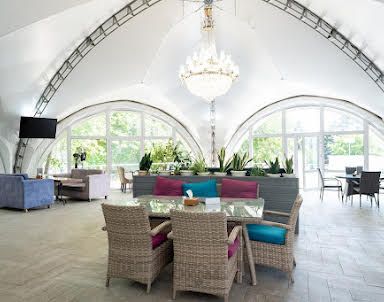  ресторан Иверия на Комарова