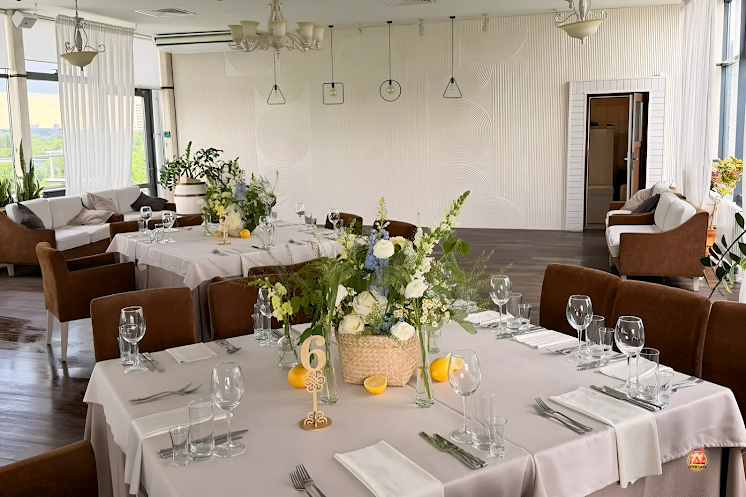 Зал «Панорама-сад» в «Panorama Steak House» фотография №15
