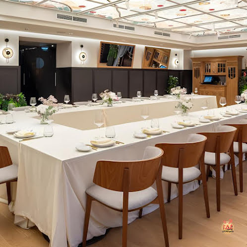 Основной зал  в «BISTROT 44» фотография №4
