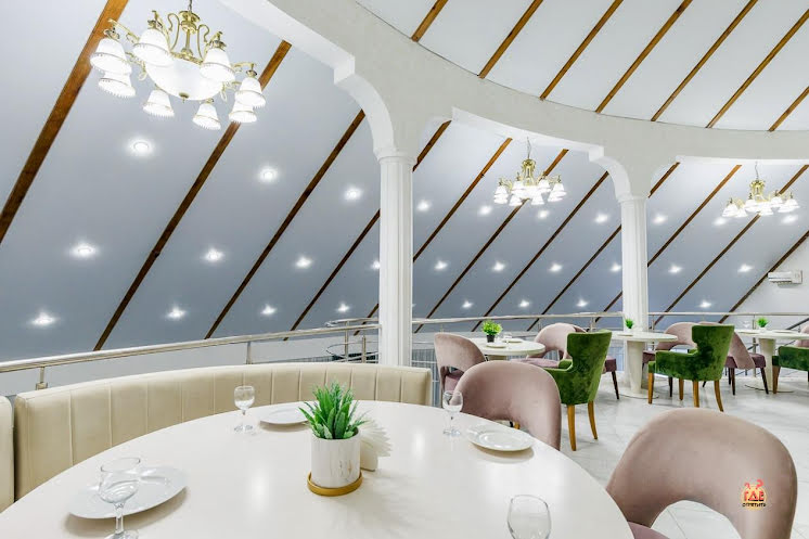 Основной зал в «Круглый год» фотография №6