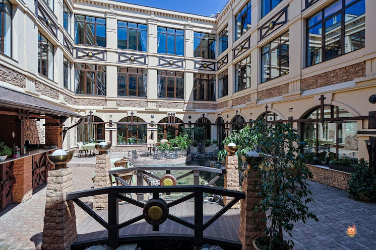 Летний дворик в «Парк-Отель Троя» фотография №2