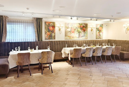 Зал кафе  в Малый зал ресторана