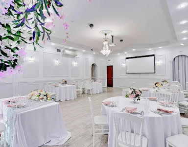 День рождения в Amulet на Восстания