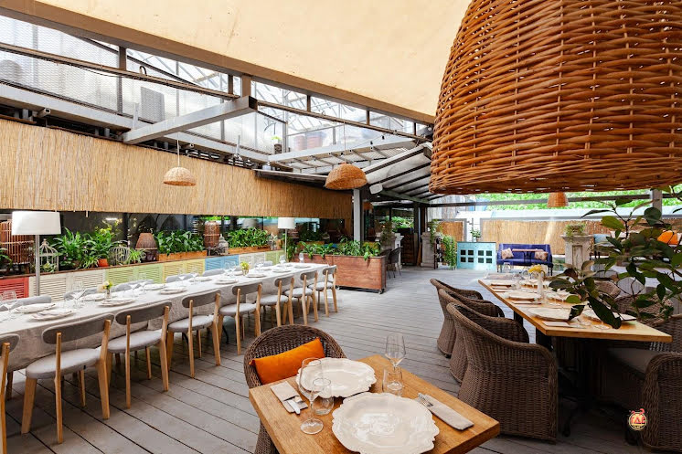 Малая летняя веранда в «Food Embassy» фотография №5