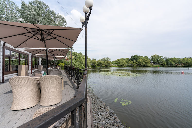 Терраса у озера в «Крёкшино парк» фотография №10