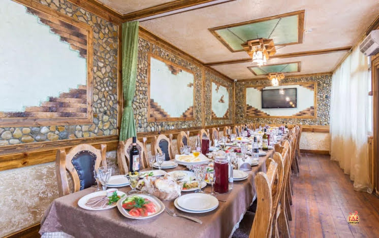 Банкетный зал в «Лебединое озеро» фотография №1