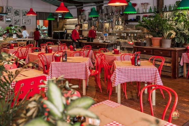 Основной зал в «La Campania» фотография №2