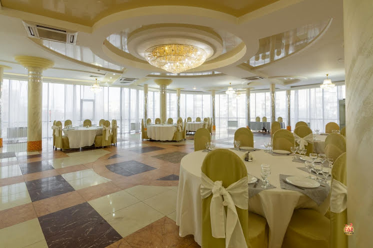 Зал «Фисташковый» в «У Озера ​на Героев Космоса» фотография №13