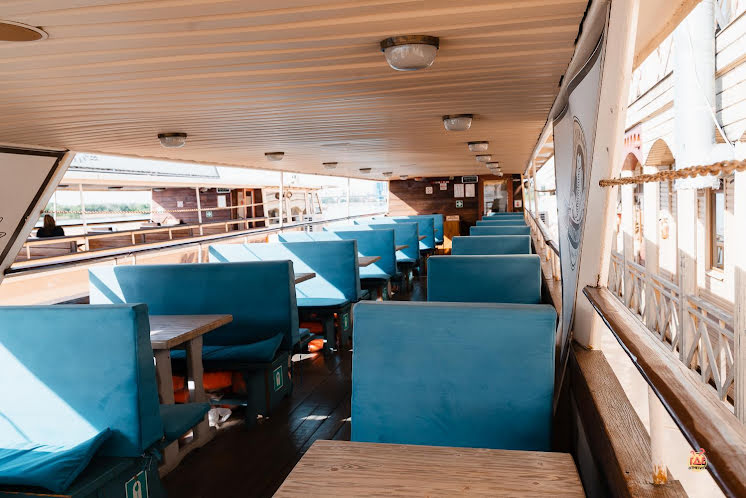 Зал «Теплоход» в «Поплавок» фотография №10