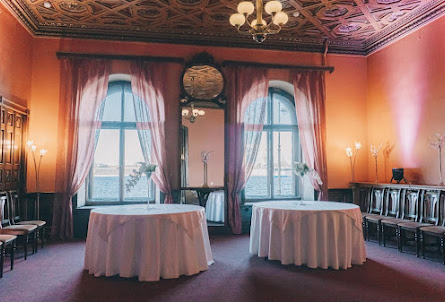 С видом на Неву в С видом на Неву