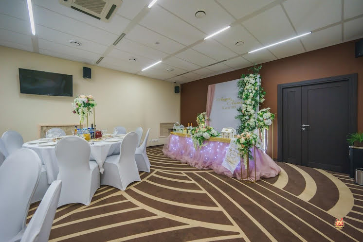 Большой банкетный зал в «BISCAFE» фотография №9