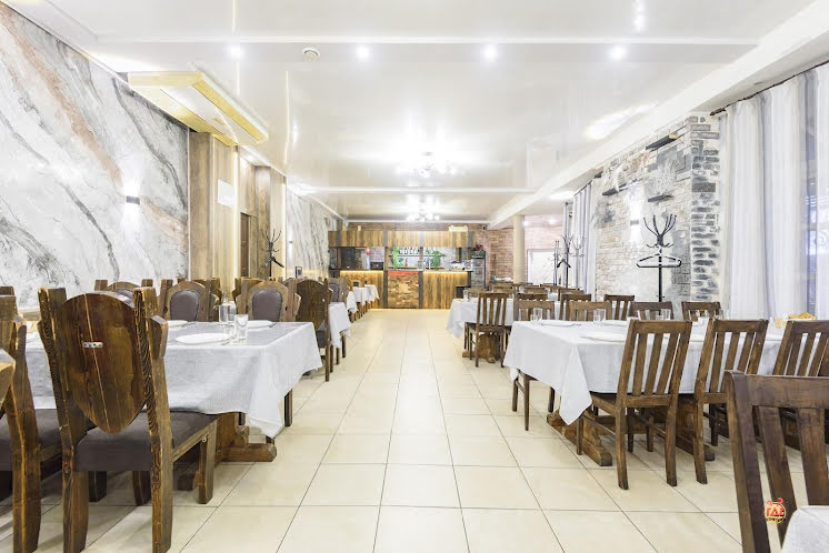 Основной зал в «Три тополя» фотография №5