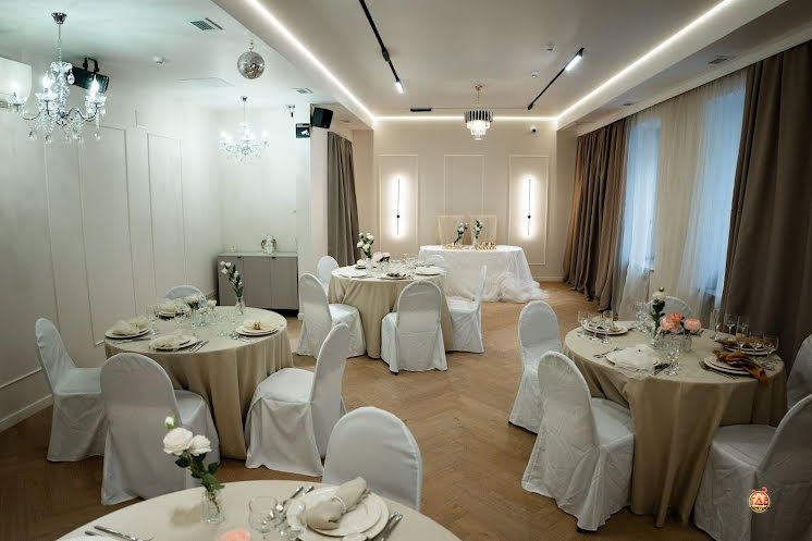 Большой зал в «ФАМИЛИЯ» фотография №10