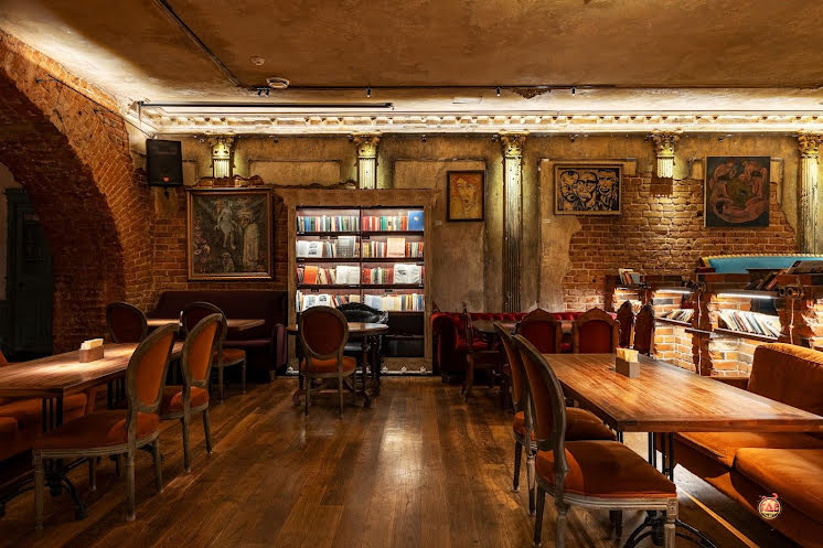 Основной зал в «БеZухов» фотография № 1