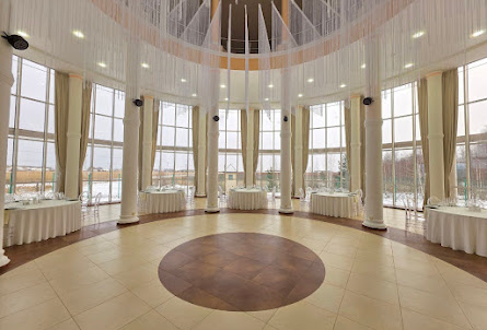 Большой банкетный зал в Малый банкетный зал 