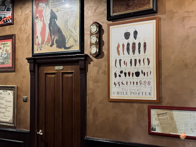 Основной зал «Reader's Pub» в «Гостиница АМАКС «Центральная»» фотография №4