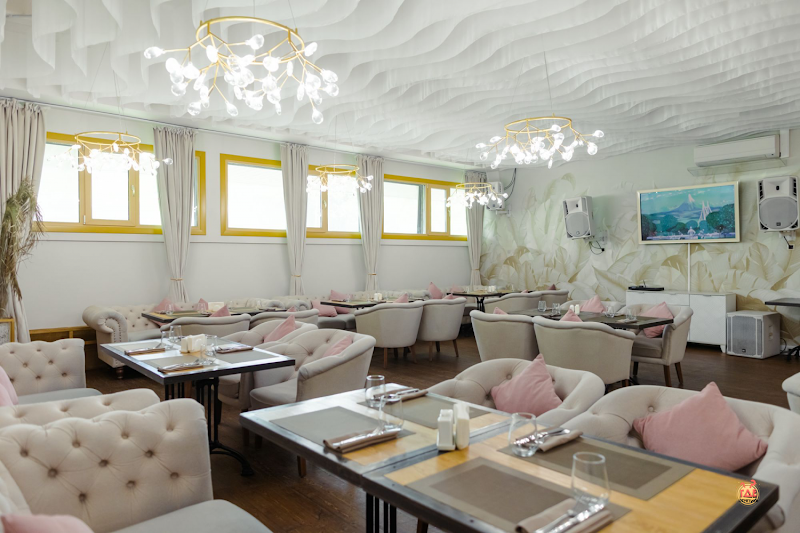 Сытый лось на Коломенской фотография №14