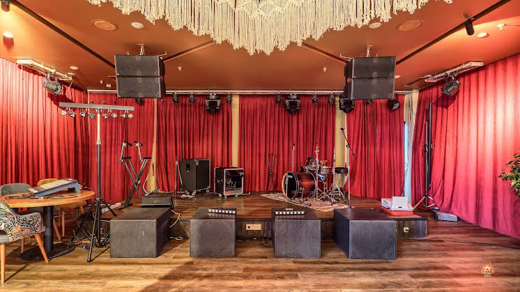 Танцевальный зал  в «Барбамбия Тамада в ТЦ «Ганза»» фотография №15