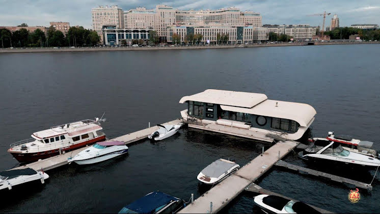 Основной зал в «White Mare на Петроградской» фотография №2