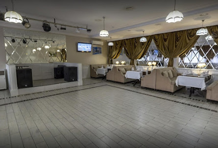 Зеркальный зал в Зеркальный зал