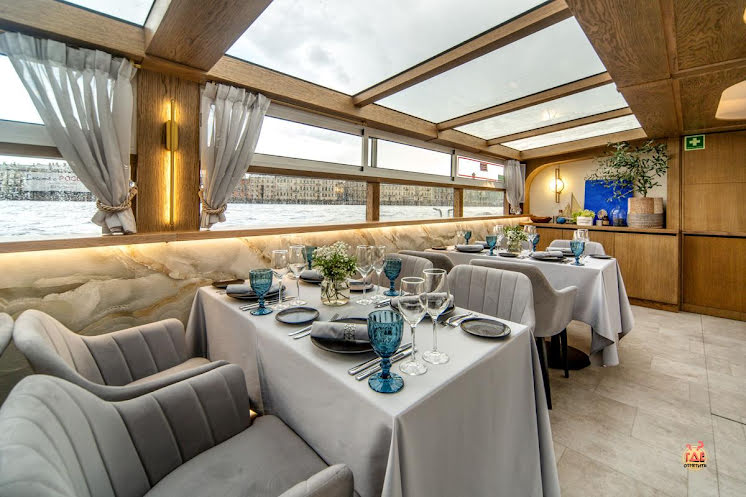 Палуба в «Теплоход "Миконос"» фотография №6