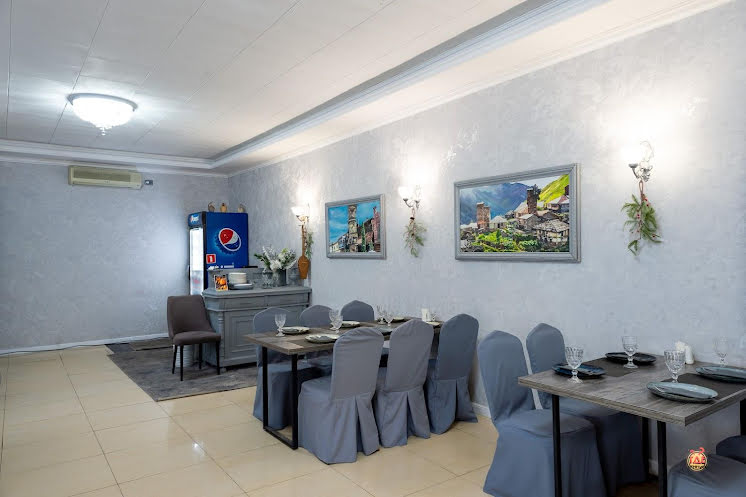 Средний зал  в «Иверия на Вокзальном спуске» фотография №8