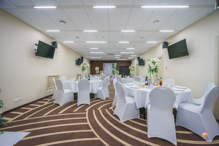 Большой банкетный зал в «BISCAFE» фотография №3