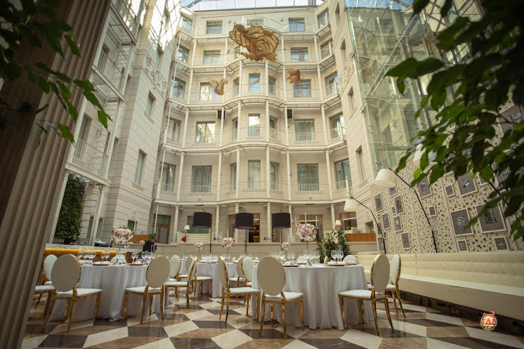 Атриум "Вино и вода" в «INDIGO St. Petersburg-Tchaikovskogo» фотография № 1