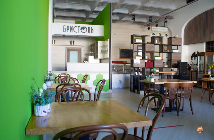 Основной зал в «Бристоль» фотография №17