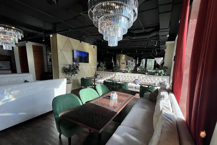 Основной зал  в «Everest» фотография №9