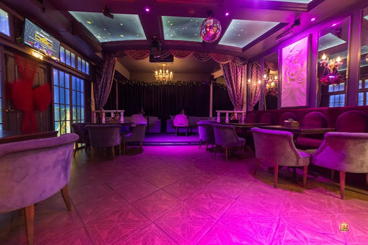 Основной зал в «Сто Друзей» фотография №9