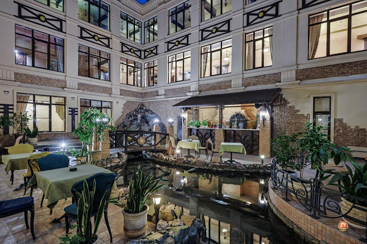 Летний дворик в «Парк-Отель Троя» фотография №8