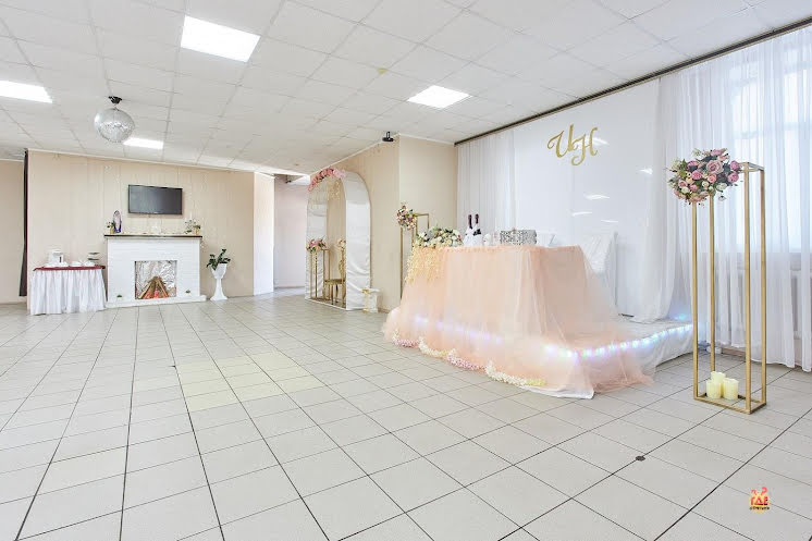 Основной зал в «Уютный» фотография №2