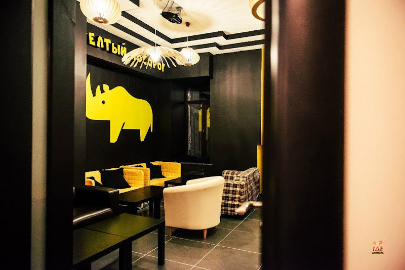 Жёлтый носорог фотография №2