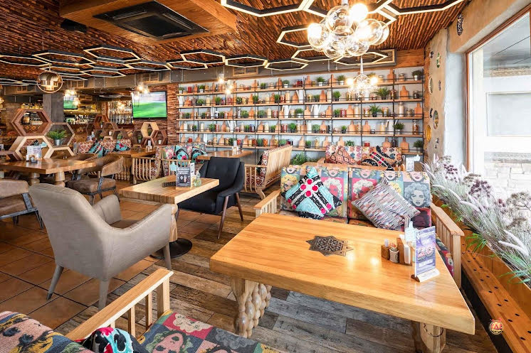 Зал ресторана  в «Чайхона №1 Бутлерова» фотография №4