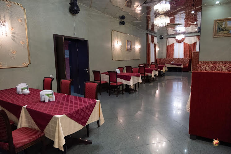 Зал Ресторана в «Angel Hotel» фотография №2