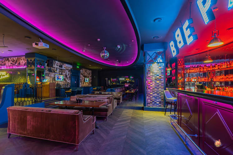 Основной зал  в «Руки ВВерх! Бар / Родео» фотография №9