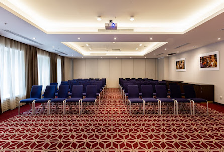 Конференц-зал "Нуриев" в Конференц-зал "Клубная переговорная"