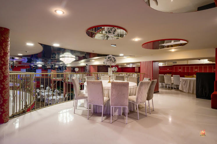 Зал на 2 этаже в «MaxxRoyal» фотография №6