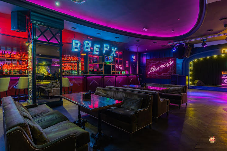 Основной зал  в «Руки ВВерх! Бар / Родео» фотография №6