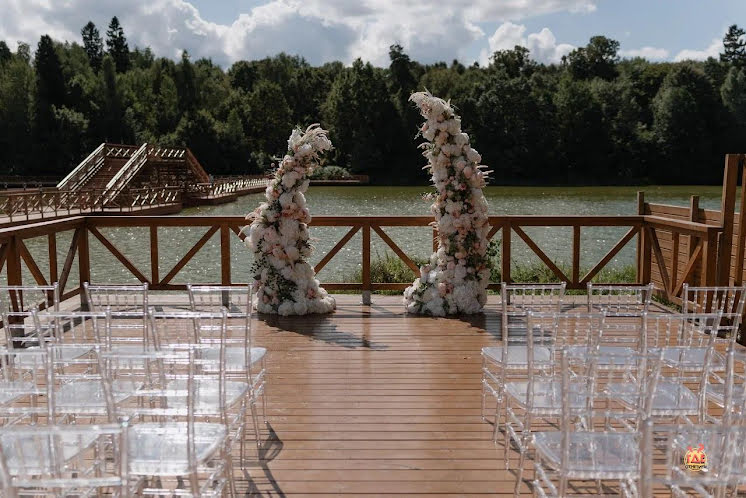 Шатер у озера в «Гребнево» фотография №8