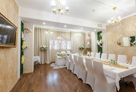 Золотой зал  в Серебряный зал 