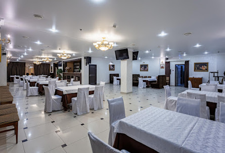 Зал на 130 человек в Зал на 80 человек