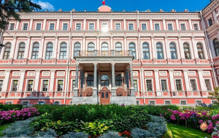 Основной зал в «COM.NATA на площади Труда» фотография №7