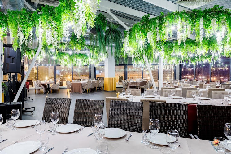 Основной зал в «SKY8 Terrace&Grill» фотография №12