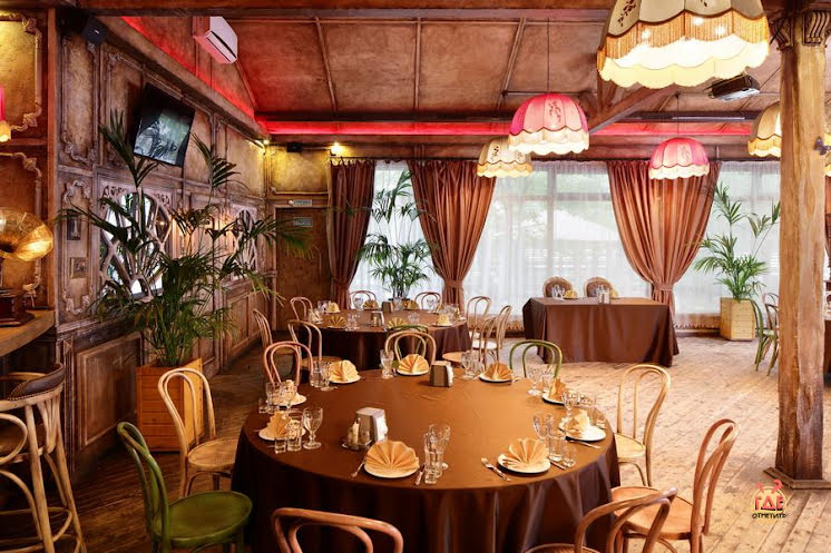 Основной зал в «Ипполит Матвеевич» фотография №12