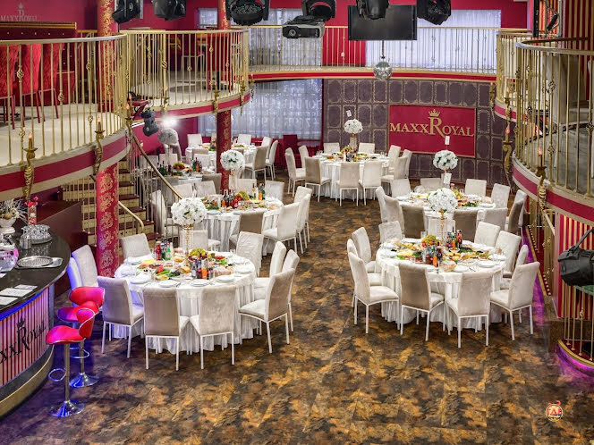 Зал на 1 этаже  в «MaxxRoyal» фотография №17