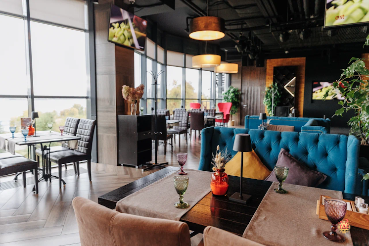 Основной зал  в «Panorama Steak House» фотография №4