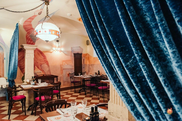 Основной зал  в «Mama Roma» фотография №3